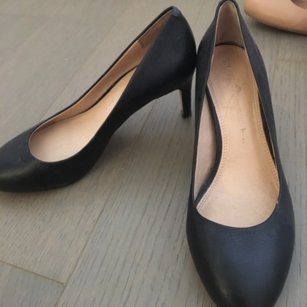 Black Banana Republic Heel